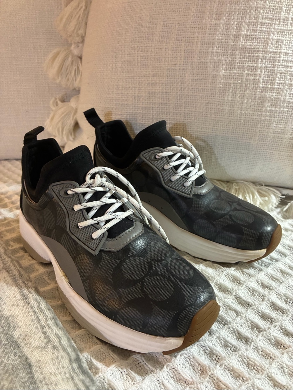 Coach Women Size 7.5  Signature Logo Runner Sneakers